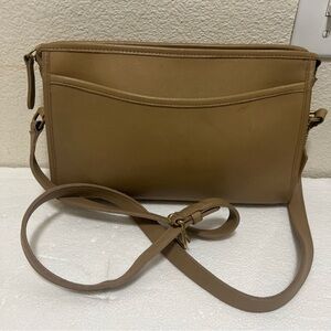 Vintage Coach Taylor Zip Crossbody Shoulder Bag #9944 Tan Leather